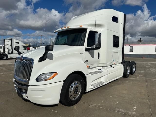 2023 International LT in Fontana, CA — photo 15