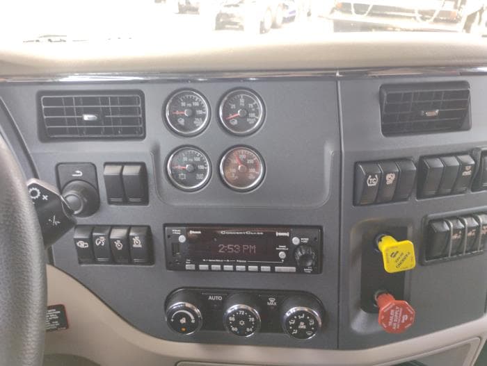 2022 Peterbilt 579 in Tampa, FL — photo 19