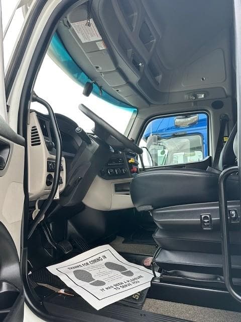 2024 Peterbilt 579 in Fontana, CA — photo 4
