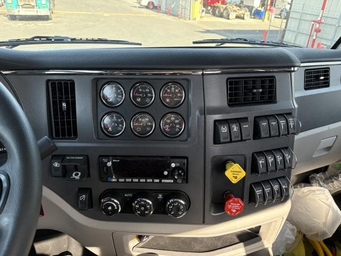 2027 Peterbilt 567 in Sylmar, CA — photo 13