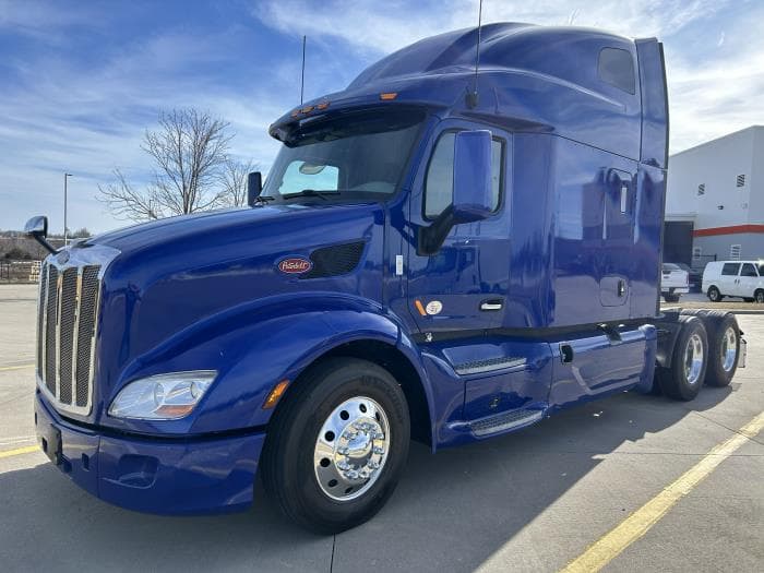 2022 Peterbilt 579 — photo 2