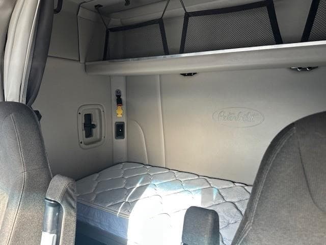 2020 Peterbilt 579 — photo 8