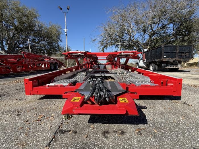 2025 Peterbilt 589 in Orlando, FL — photo 13