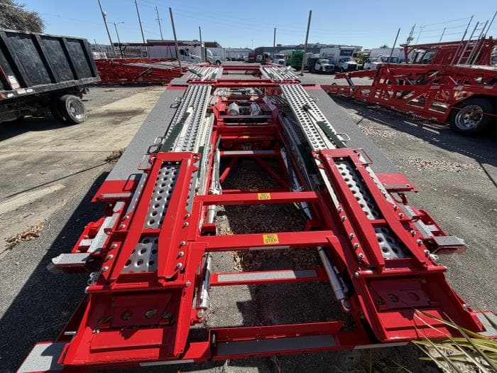 2025 Peterbilt 589 in Orlando, FL — photo 15