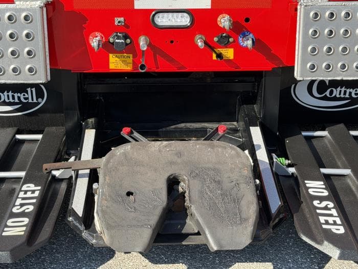 2025 Peterbilt 589 in Orlando, FL — photo 9