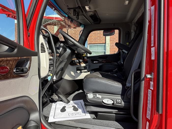 2025 Peterbilt 589 in Orlando, FL — photo 22