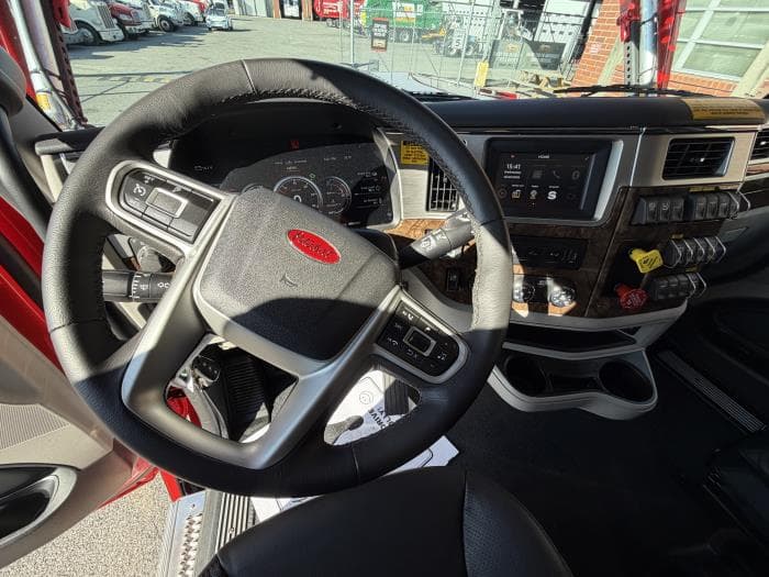 2025 Peterbilt 589 in Orlando, FL — photo 17