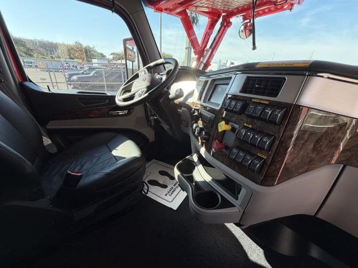 2025 Peterbilt 589 in Orlando, FL — photo 25