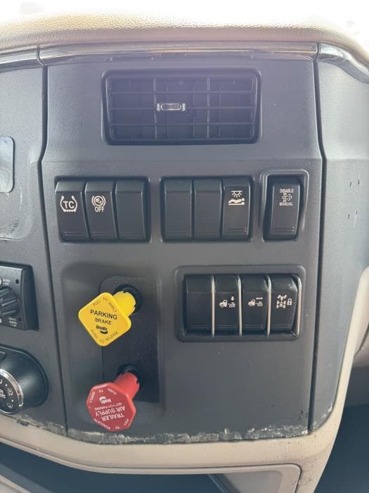 2022 Peterbilt 579 in North Little Rock, AR — photo 21