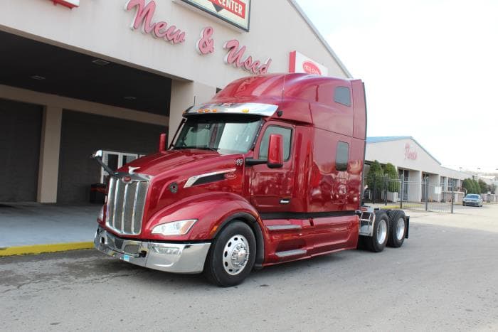 2023 Peterbilt 579 — photo 2