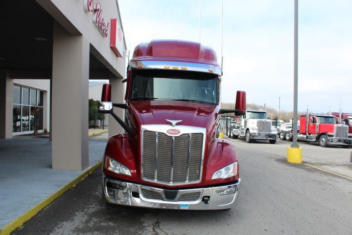 2023 Peterbilt 579 — photo 3
