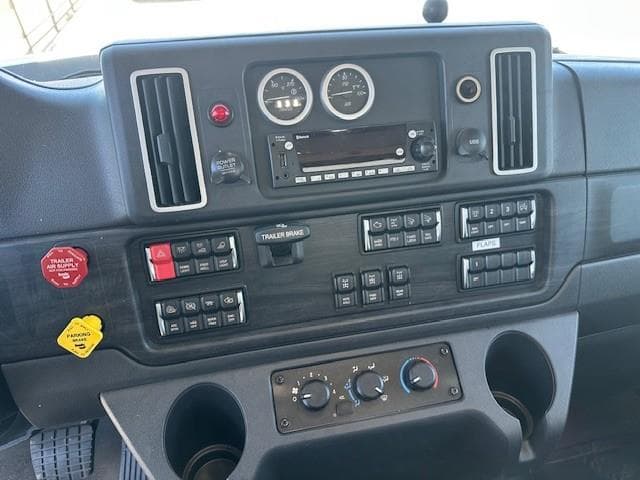 2025 Freightliner — photo 7