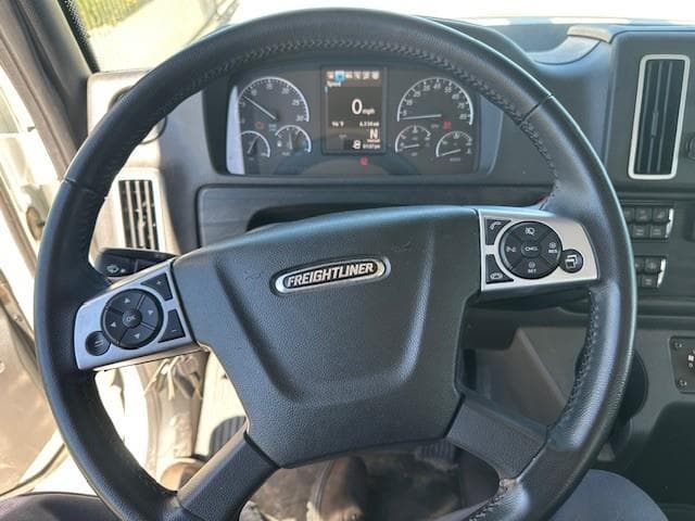 2025 Freightliner — photo 9
