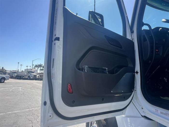 2026 Peterbilt 548 in Fontana, CA — photo 30