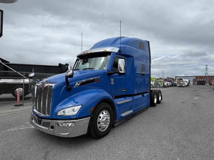 2027 Peterbilt 579 in Orlando, FL — photo 2