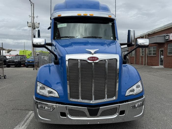 2027 Peterbilt 579 in Orlando, FL — photo 9