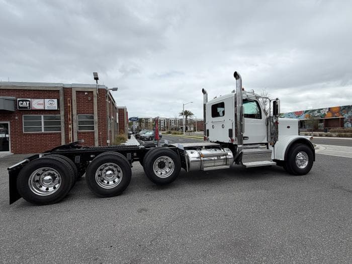 2027 Peterbilt 589 in Orlando, FL — photo 7