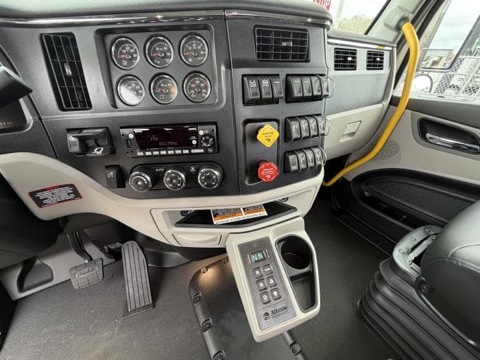 2027 Peterbilt 589 in Orlando, FL — photo 17