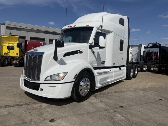 2024 Peterbilt 579 — photo 2