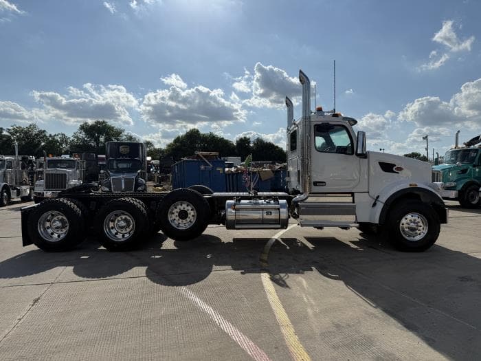 2027 Peterbilt 567 in Dallas, TX — photo 10
