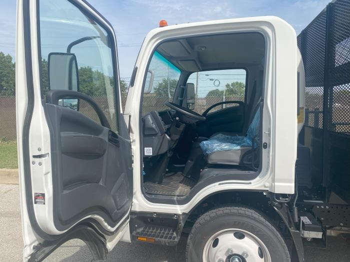2025 Isuzu NRR in Olathe, KS — photo 11
