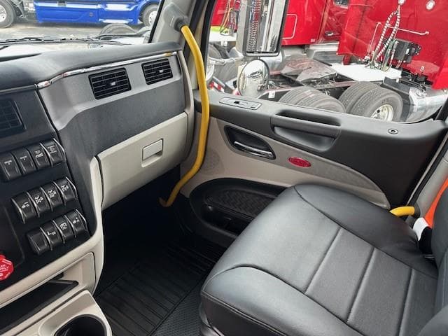 2027 Peterbilt 589 in Tampa, FL — photo 17