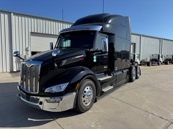 2027 Peterbilt 579 in Orlando, FL — photo 2