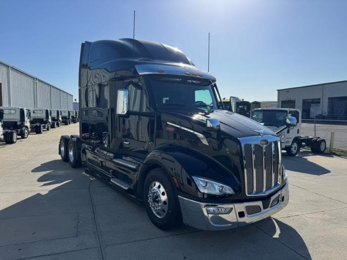 2027 Peterbilt 579 in Orlando, FL — photo 4