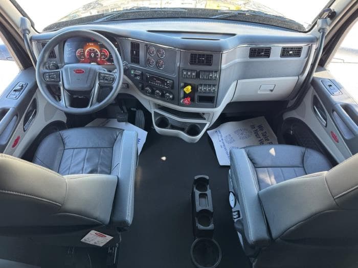 2027 Peterbilt 579 in Orlando, FL — photo 32