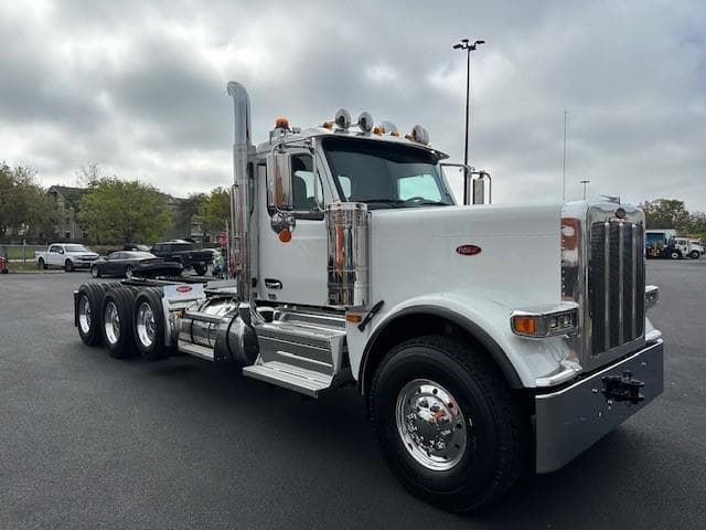 2027 Peterbilt 589 in Tampa, FL — photo 8