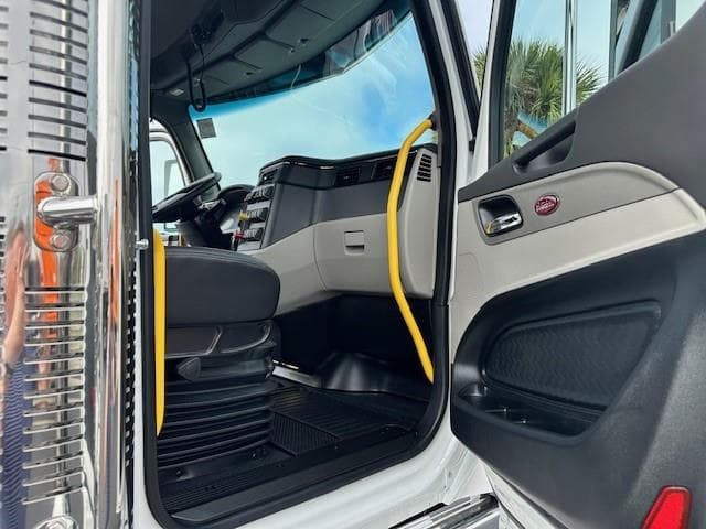 2027 Peterbilt 589 in Tampa, FL — photo 19