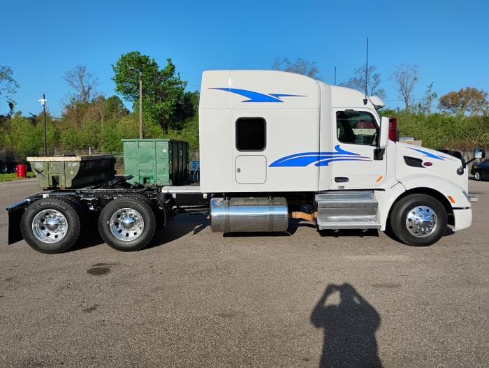 2022 Peterbilt 579 in Tampa, FL — photo 7