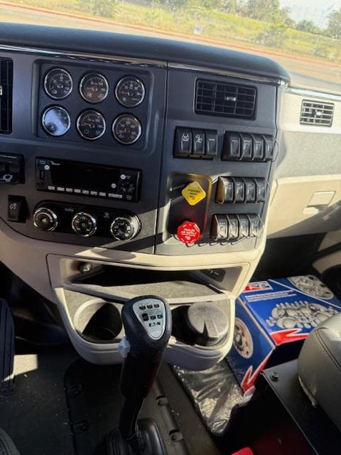 2027 Peterbilt 567 in Sylmar, CA — photo 13
