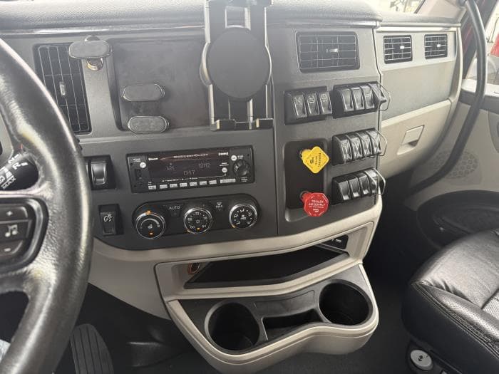 2023 Peterbilt 579 — photo 8