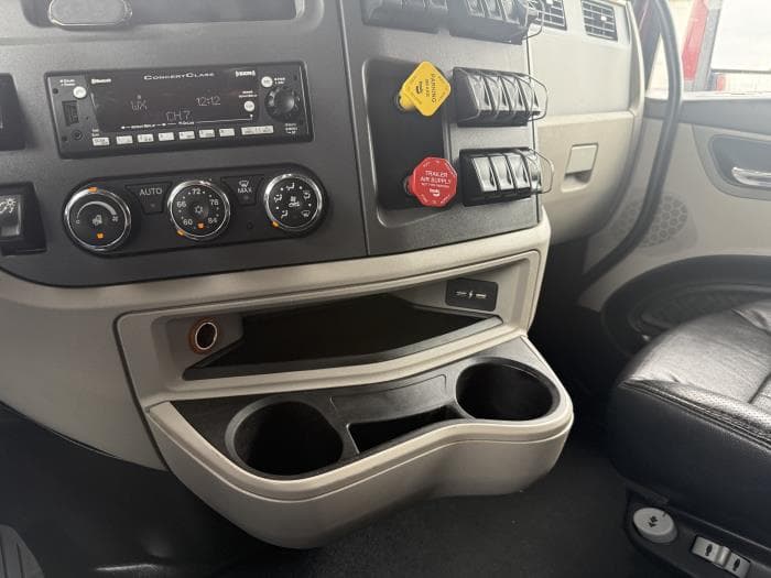 2023 Peterbilt 579 — photo 9