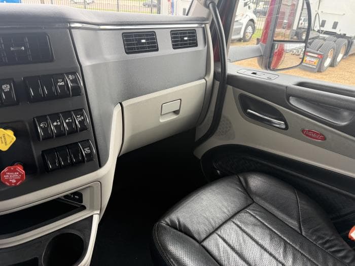2023 Peterbilt 579 — photo 10