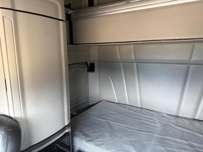 2023 Peterbilt 579 — photo 16