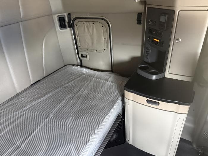 2023 Peterbilt 579 — photo 19