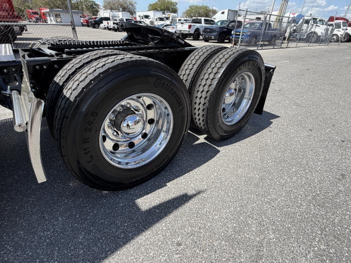 2027 Peterbilt 589 in Orlando, FL — photo 8