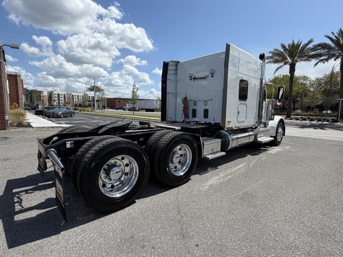 2027 Peterbilt 589 in Orlando, FL — photo 10