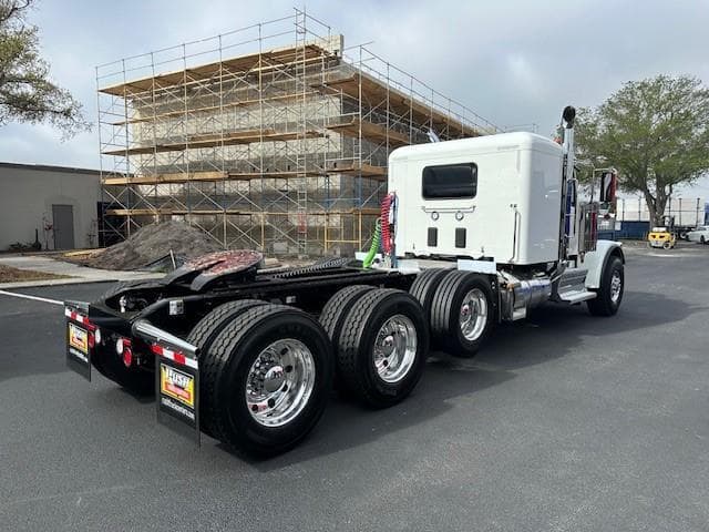 2027 Peterbilt 589 in Orlando, FL — photo 6