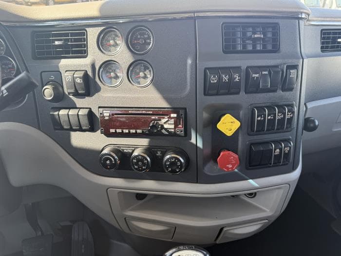 2020 Peterbilt 567 — photo 6