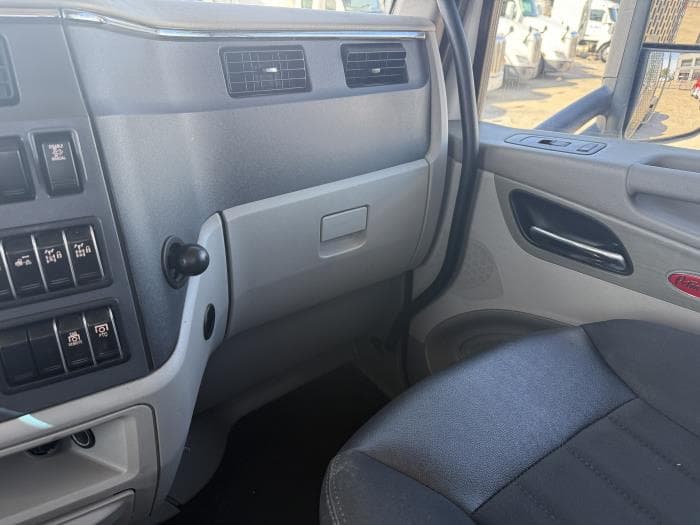 2020 Peterbilt 567 — photo 7