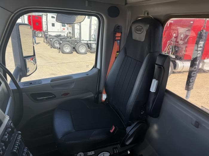 2020 Peterbilt 567 — photo 8