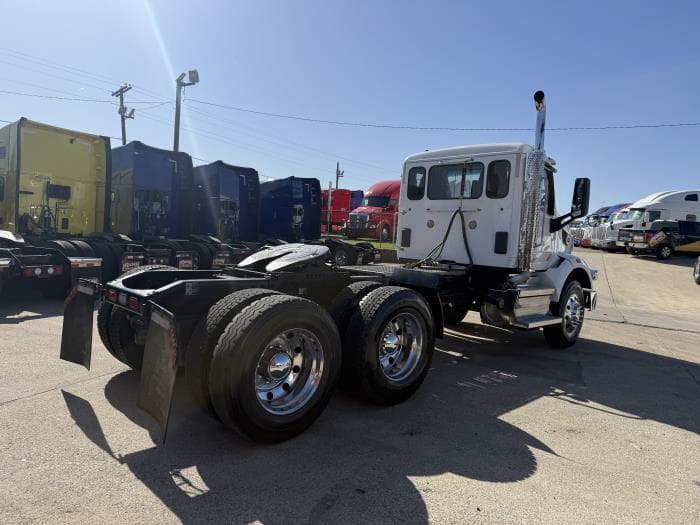 2020 Peterbilt 567 — photo 27