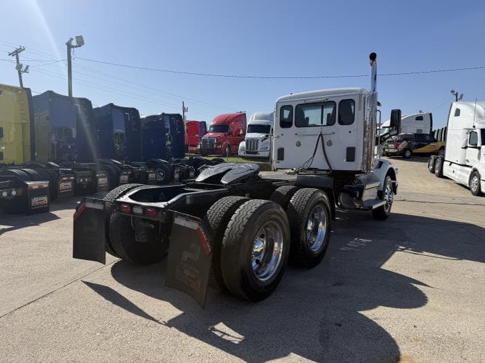 2020 Peterbilt 567 — photo 28