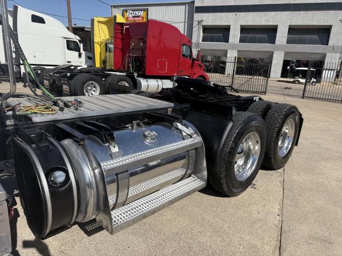 2020 Peterbilt 567 — photo 37