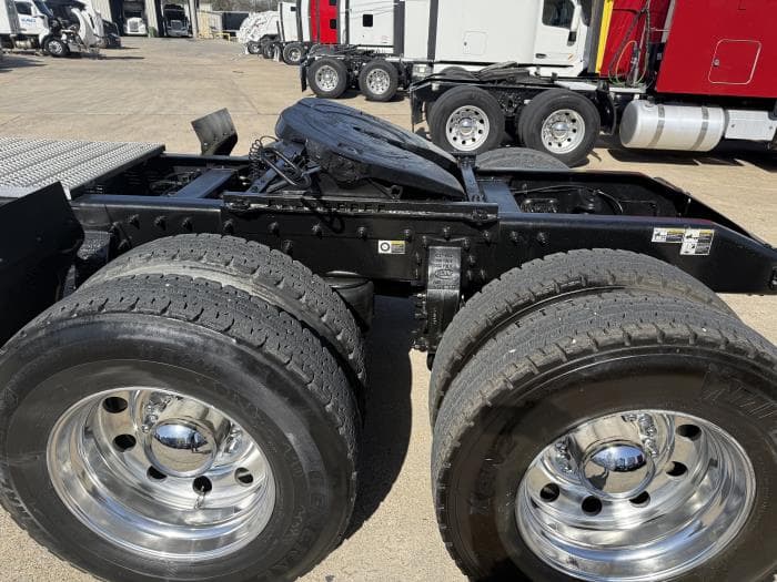 2020 Peterbilt 567 — photo 38