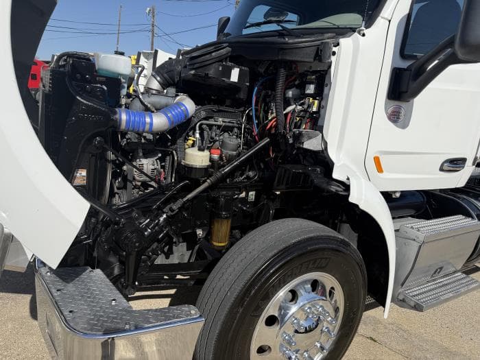 2020 Peterbilt 567 — photo 42