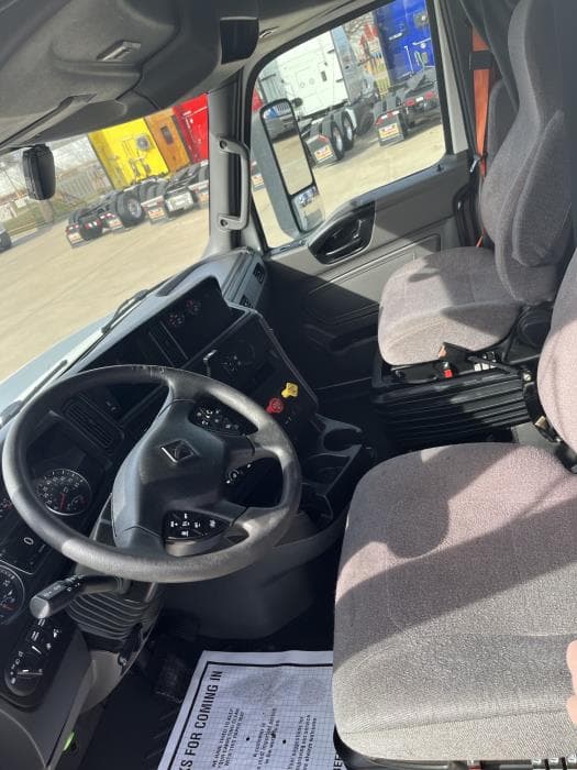 2023 International LT — photo 11